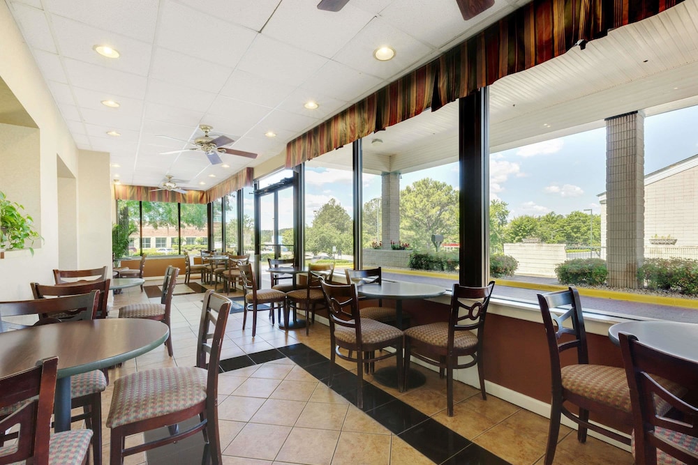 Days Inn by Wyndham Hoover Birmingham 40/56
