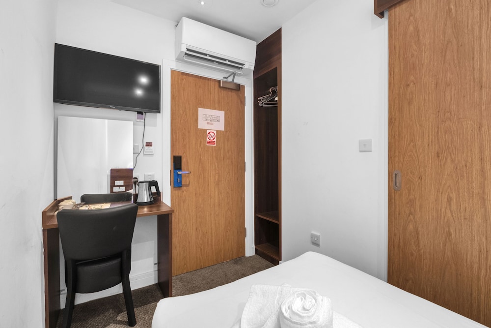 Signature Hotel London 35/50