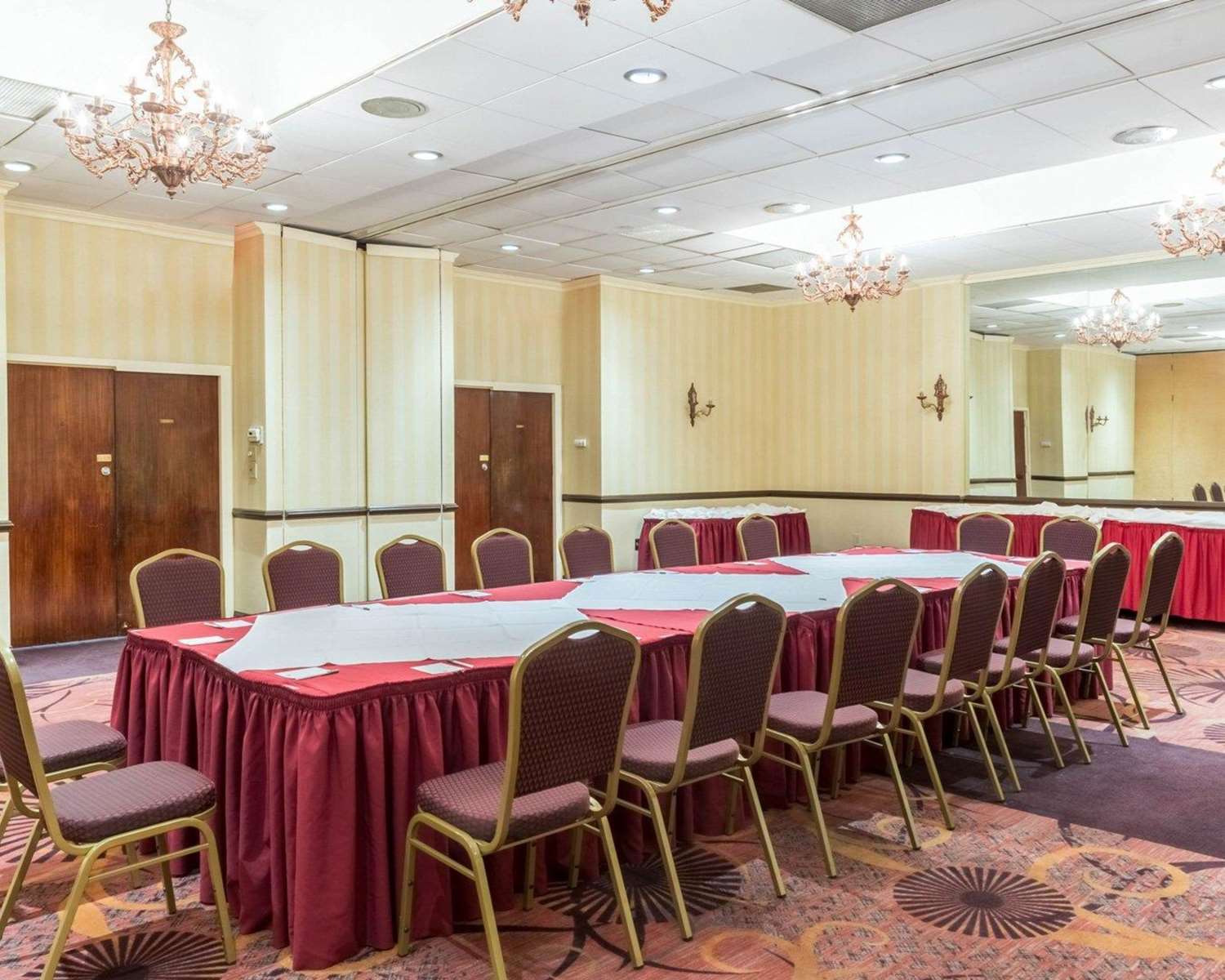 Clarion Hotel Somerset - New Brunswick, NJ 31/33
