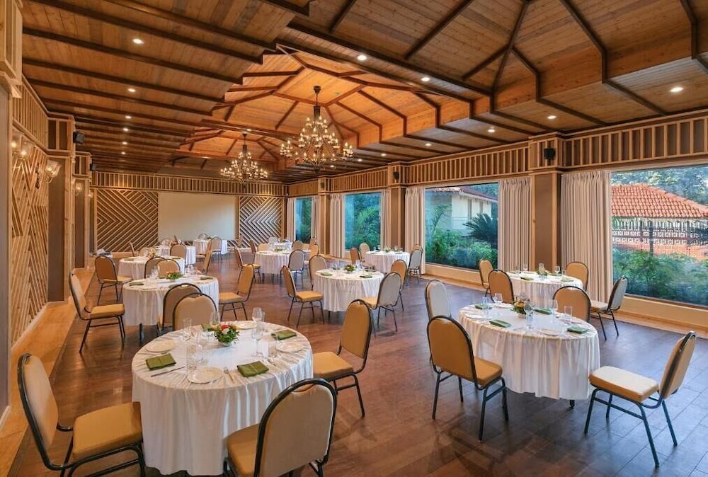 Aura Resort & Spa 38/50