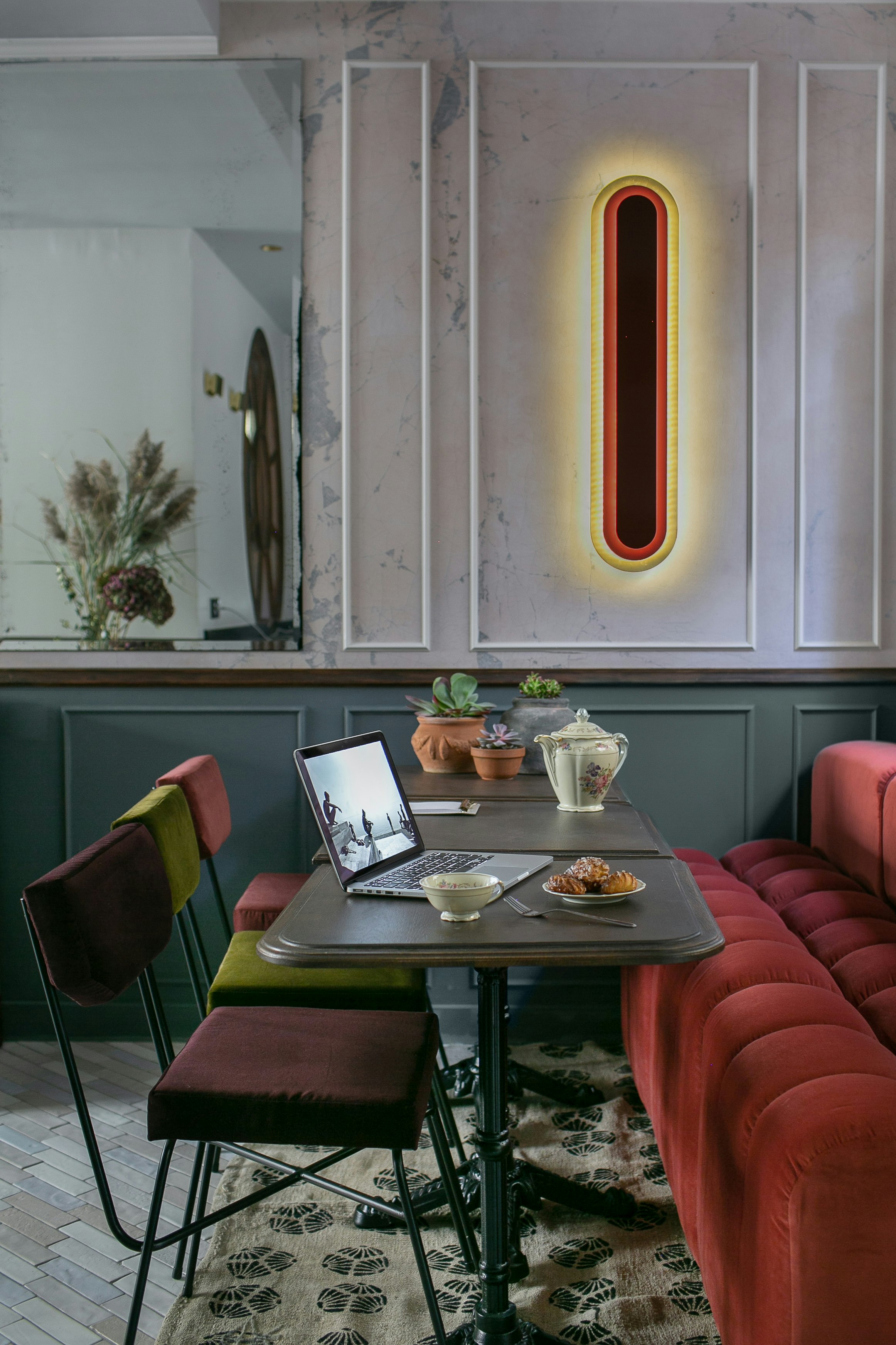 La Planque Hotel 50/77