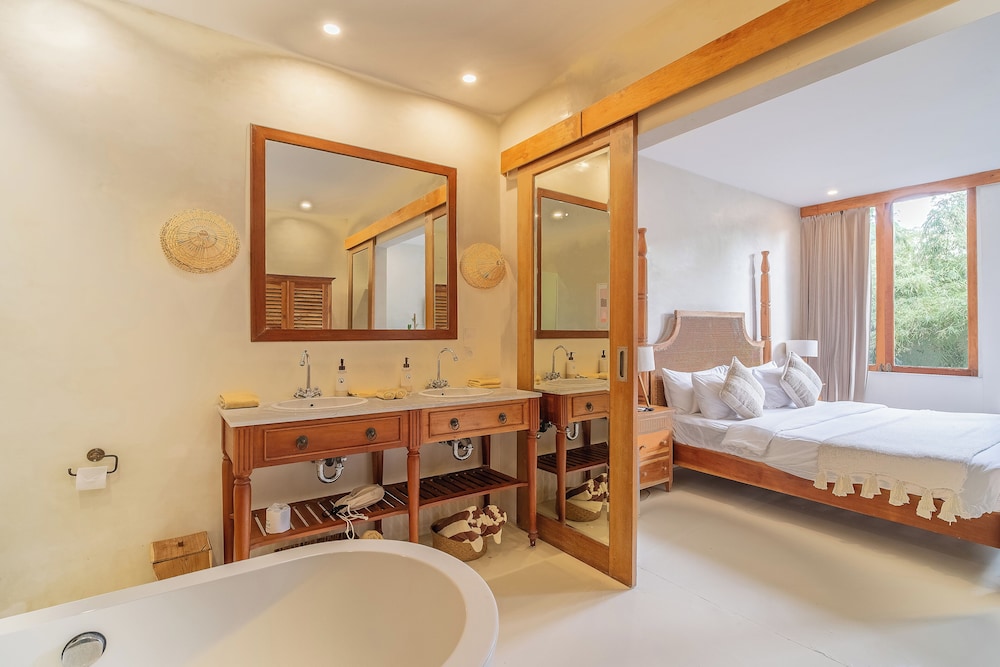 White Goose Boutique Hotel 37/42