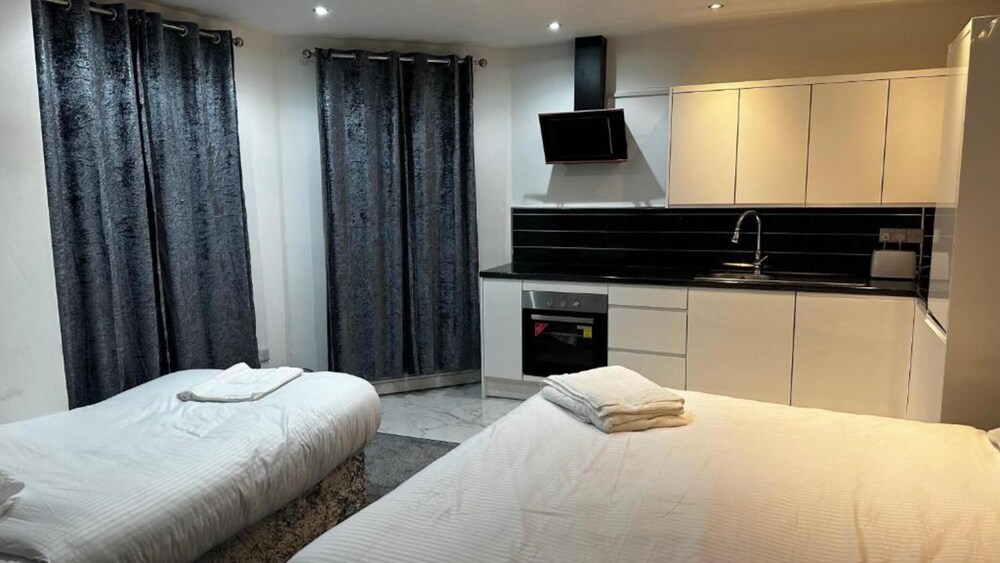 OYO The Pleasant House 6/27