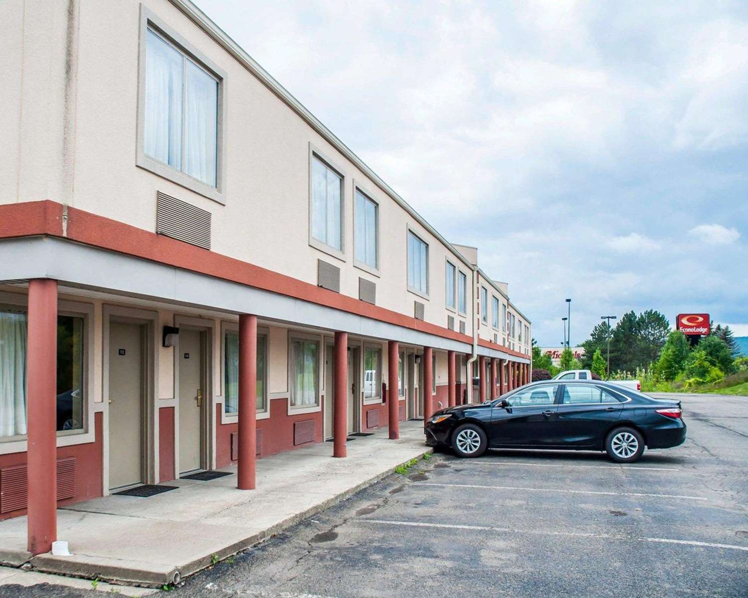 Econo Lodge Elmira-Corning 5/7