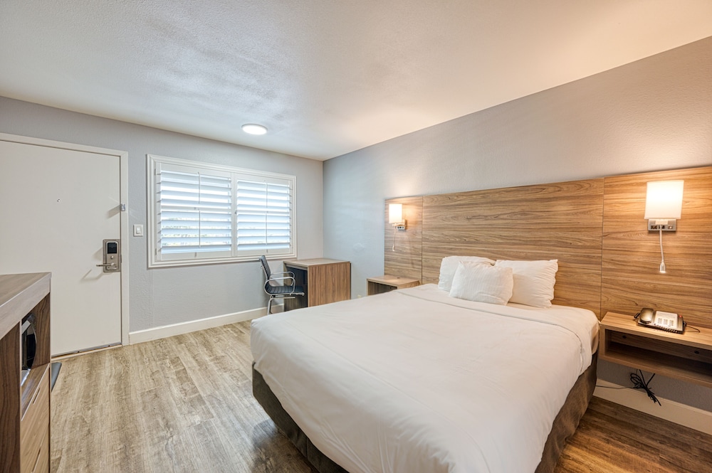 Vagabond Inn San Luis Obispo 18/66