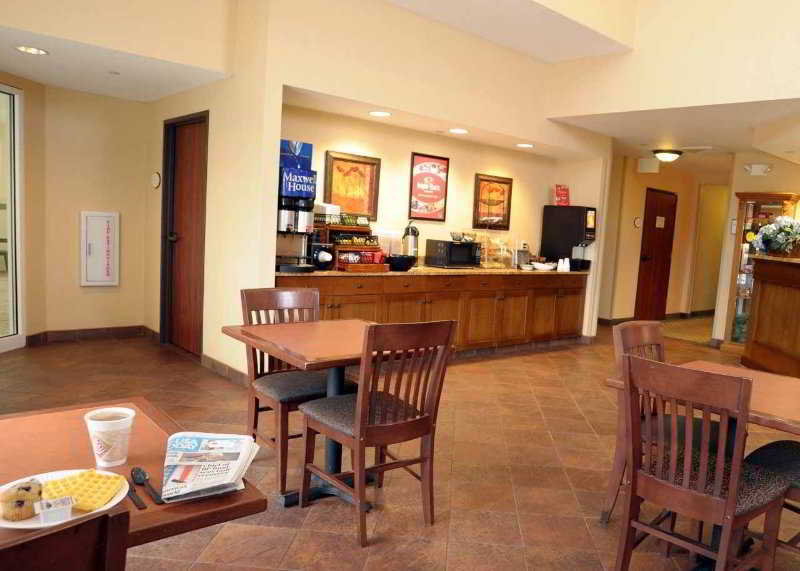 Econo Lodge 24/41