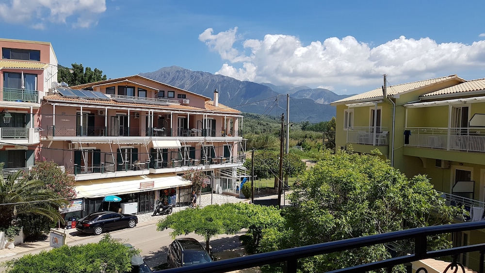 GRAND NEFELI HOTEL 5/50