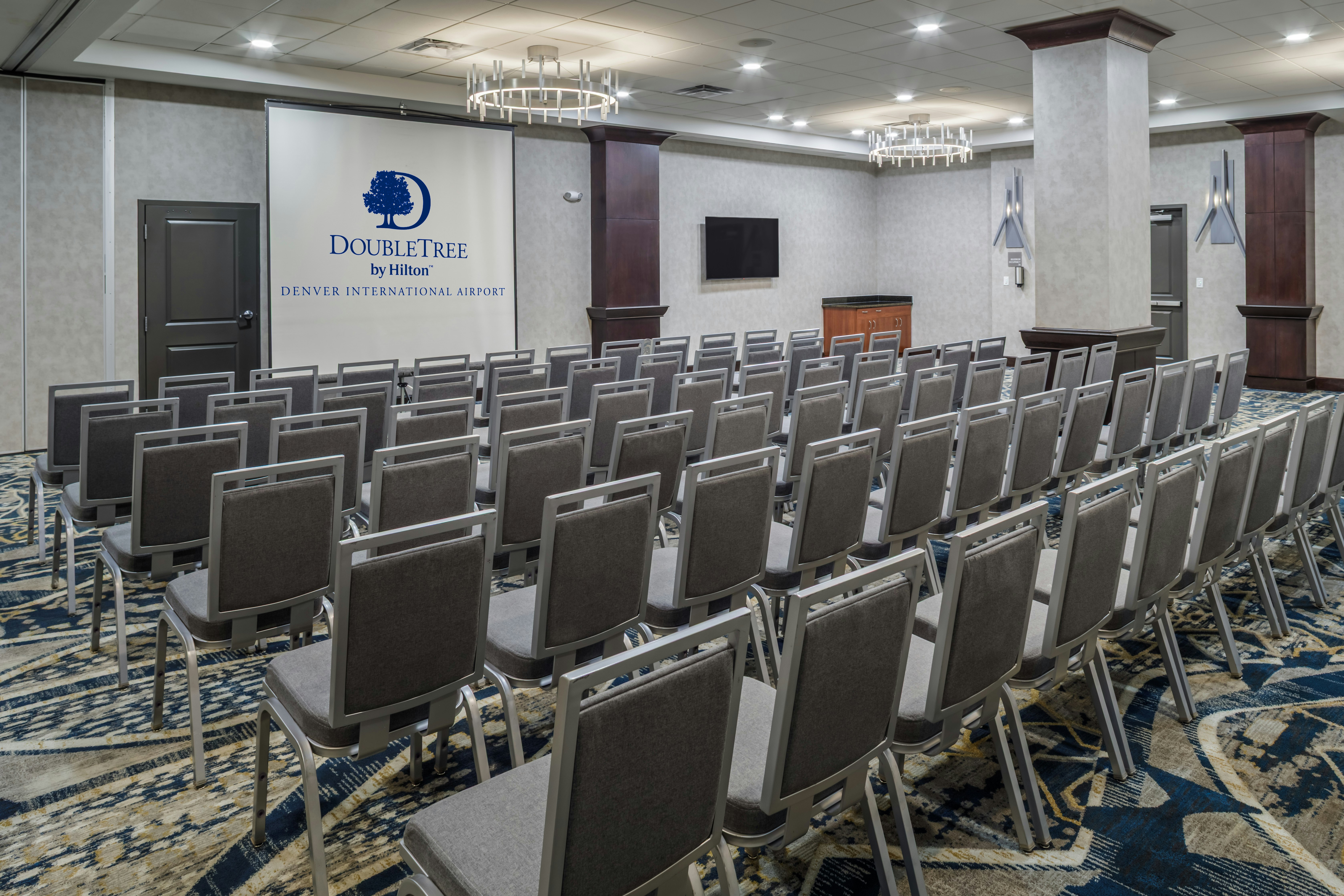 DoubleTree by Hilton Denver International Airport (ex. Holiday Inn Hotel And Suites) 43/45