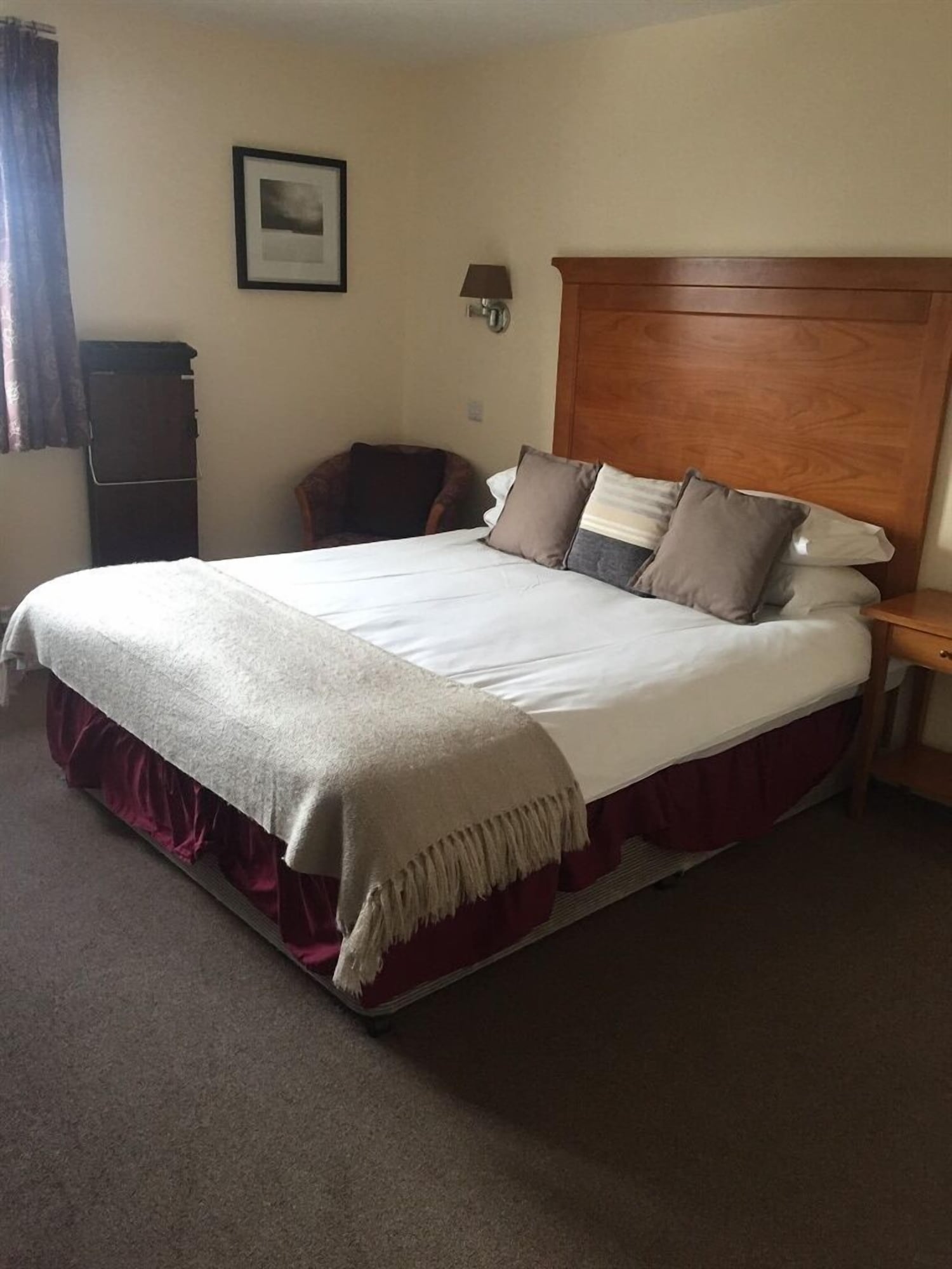 ROOM, DOUBLE BED
