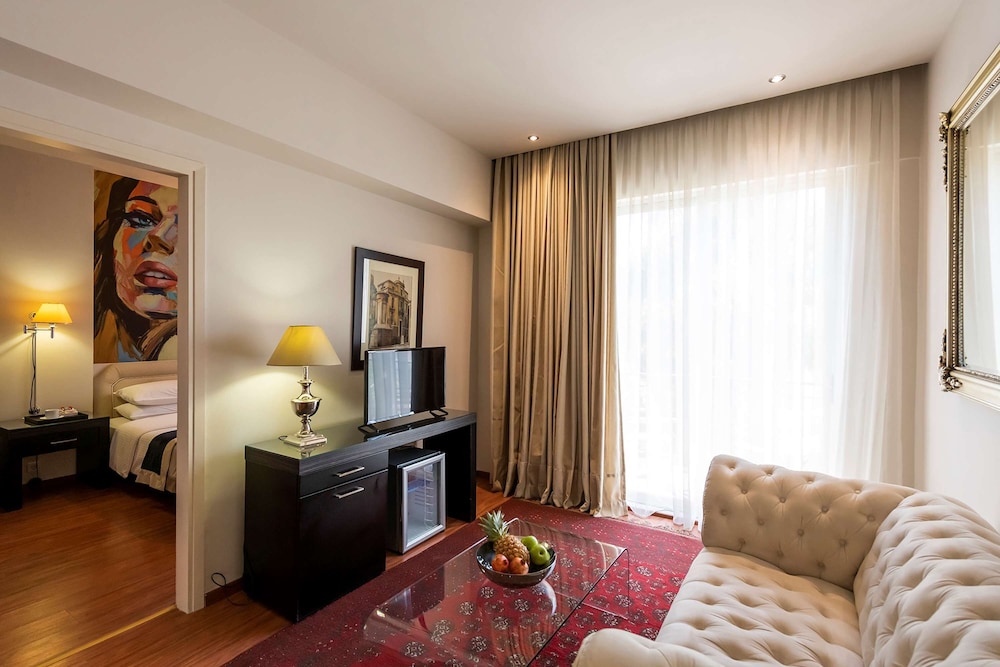 Best Western Plus Embassy Hotel 35/48