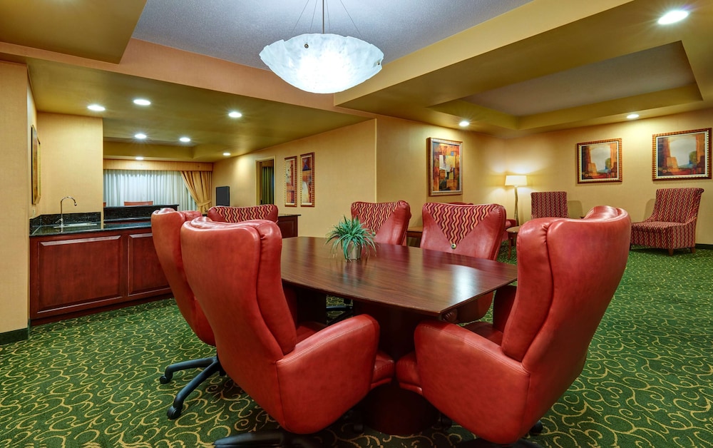 Embassy Suites by Hilton Hampton Convention Center 43/46