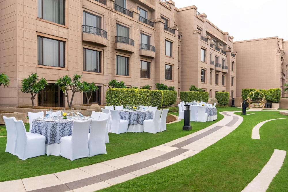 Radisson Blu Plaza Hotel Delhi Airport 75/76