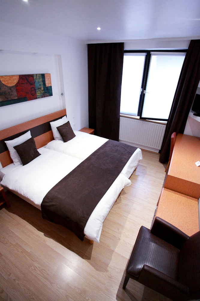 Hotel Des Vosges 6/18