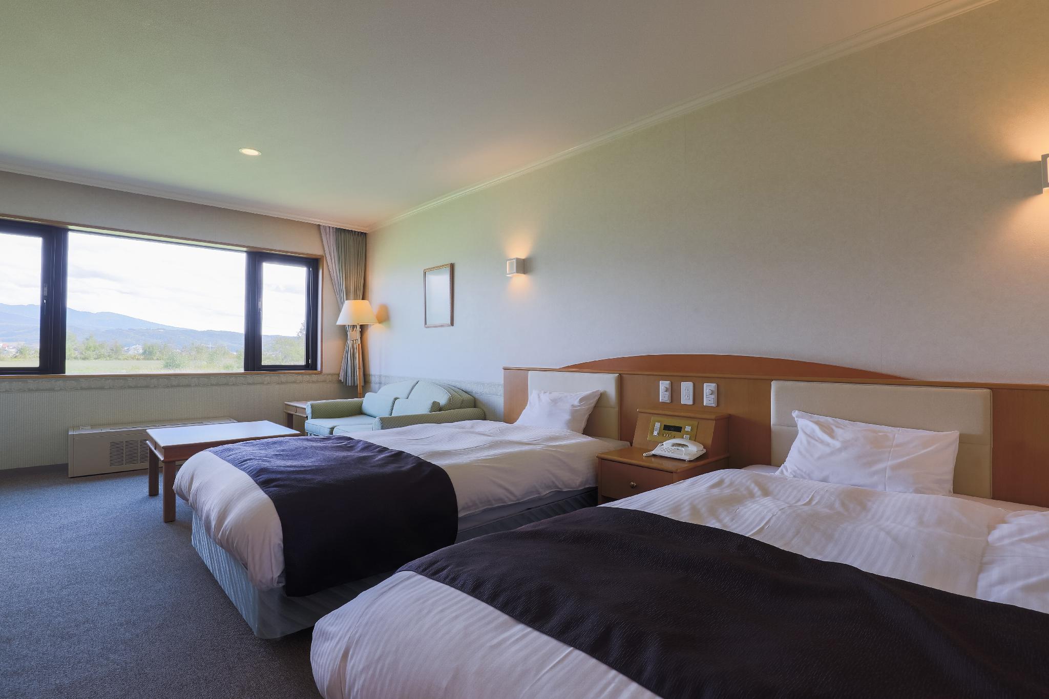 Ultimate, Twin Beds, Mountain View, Large