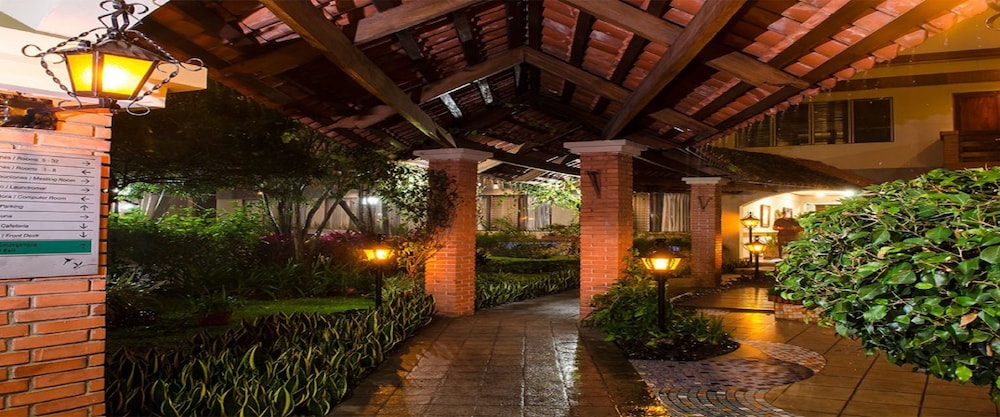 Hotel Suites And Apartments La Sabana 35/39