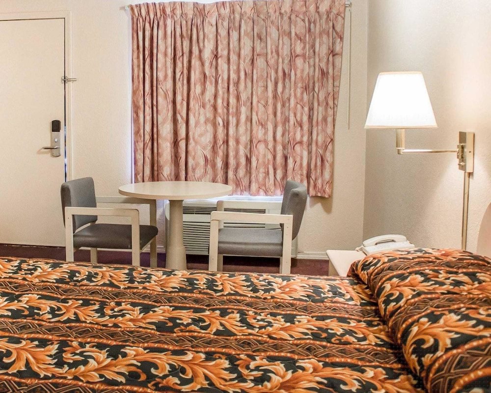 Rodeway Inn Findlay University Area 17/43
