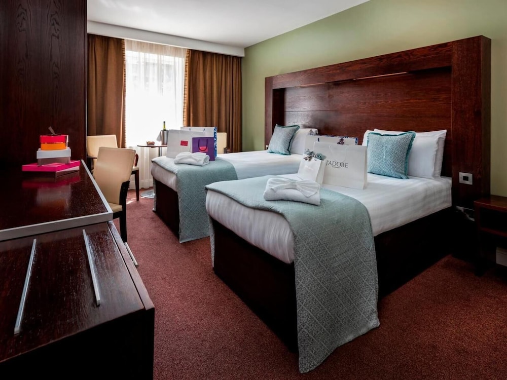 Treacys Hotel Enniscorthy 12/63