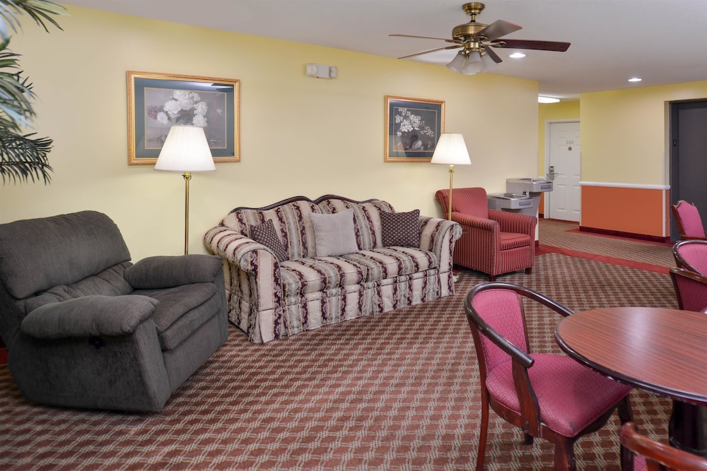 Douglas Inn And Suites 23/41