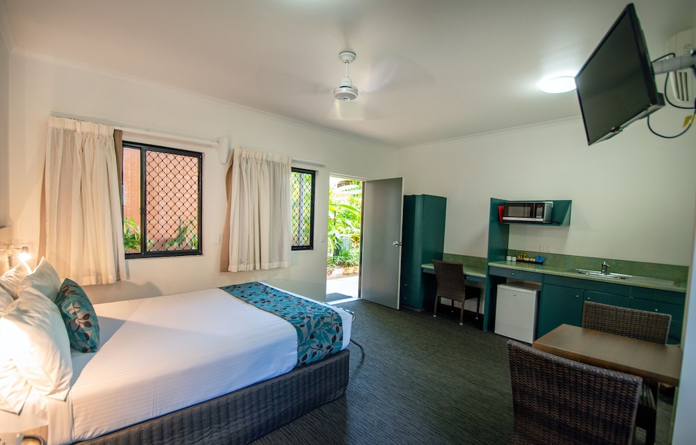 PALMS CITY RESORT 22/63