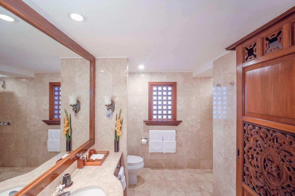 Superior, Twin Beds, Garden View, Furama Resort Da Nang 5/5