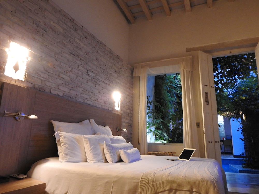HOTEL BOUTIQUE DON PEPE 11/72