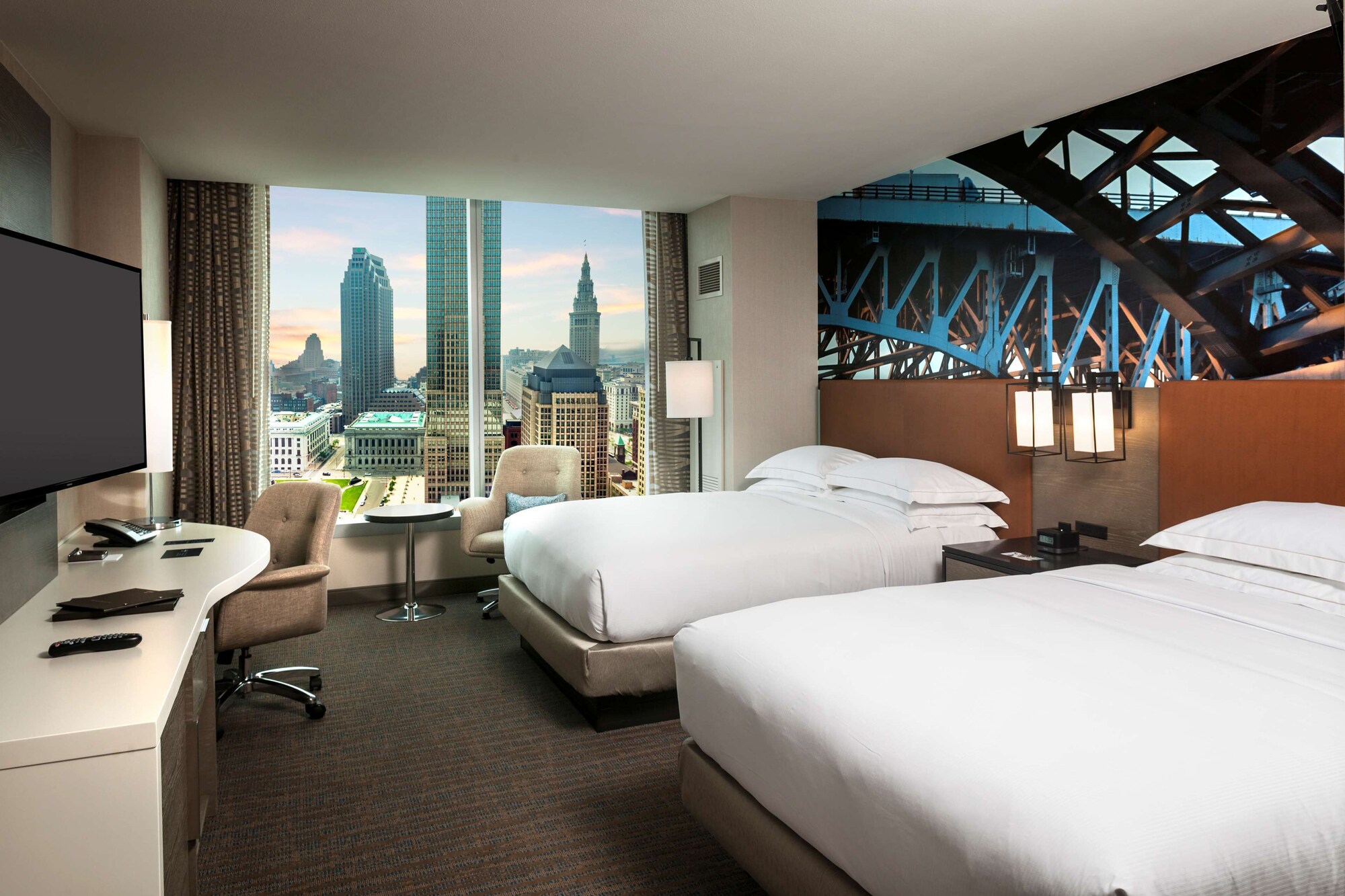 غرفة بسريرين كوين بإطلالة على البحيرة في طابق مرتفع، Hilton Cleveland Downtown 7/10
