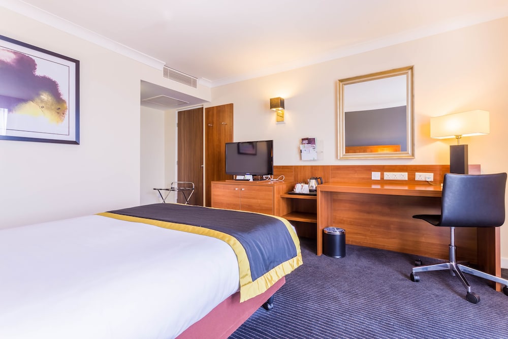 Holiday Inn Newcastle Gosforth Park By IHG 26/76