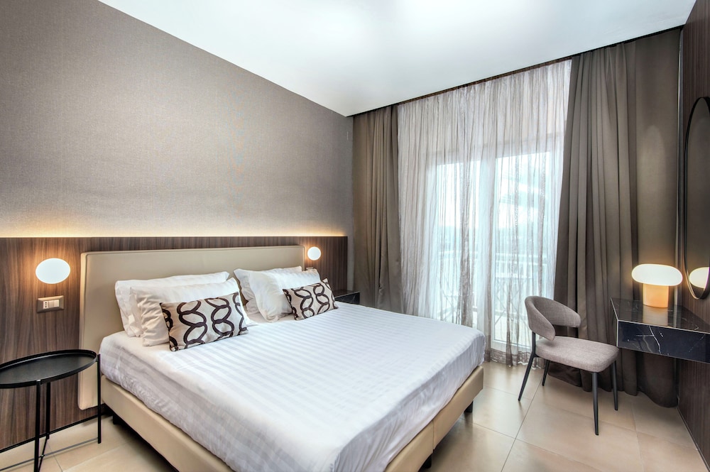 Hotel Europa Di Arzano 17/65