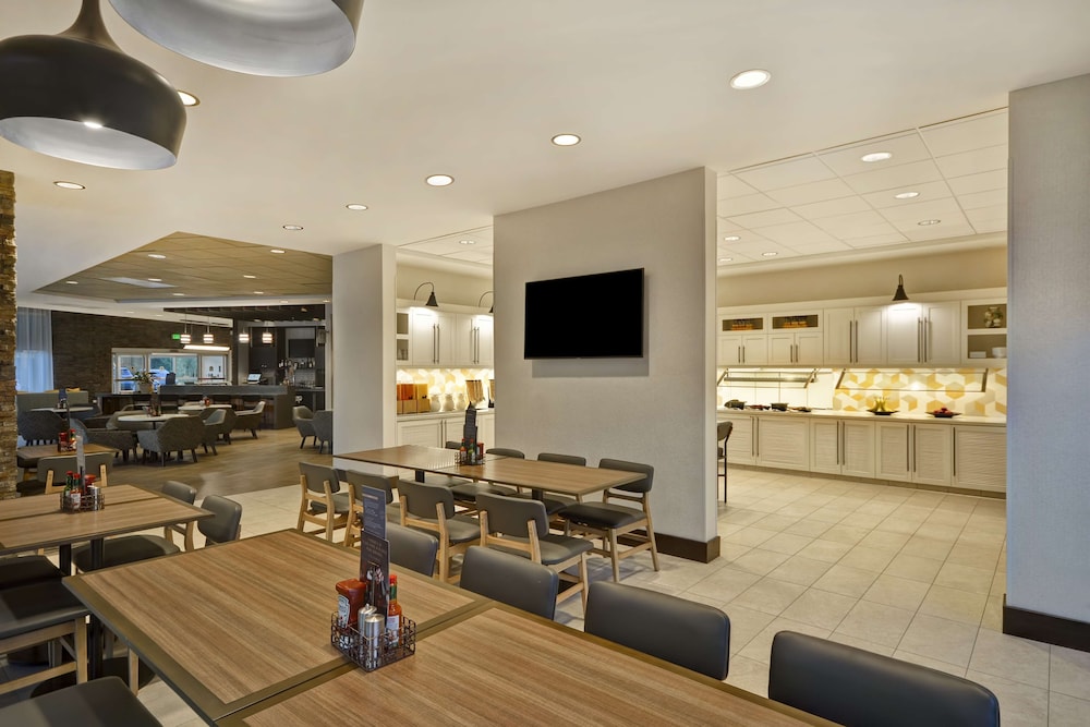 Hyatt Place Fresno 16/28