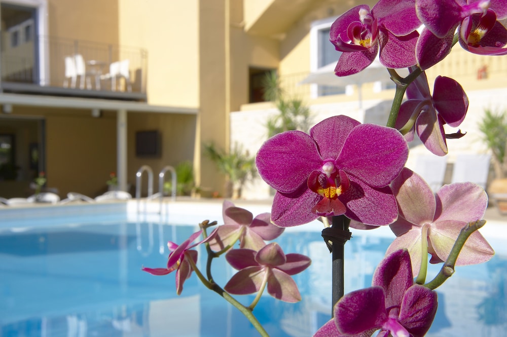 La Stella Suites 27/64