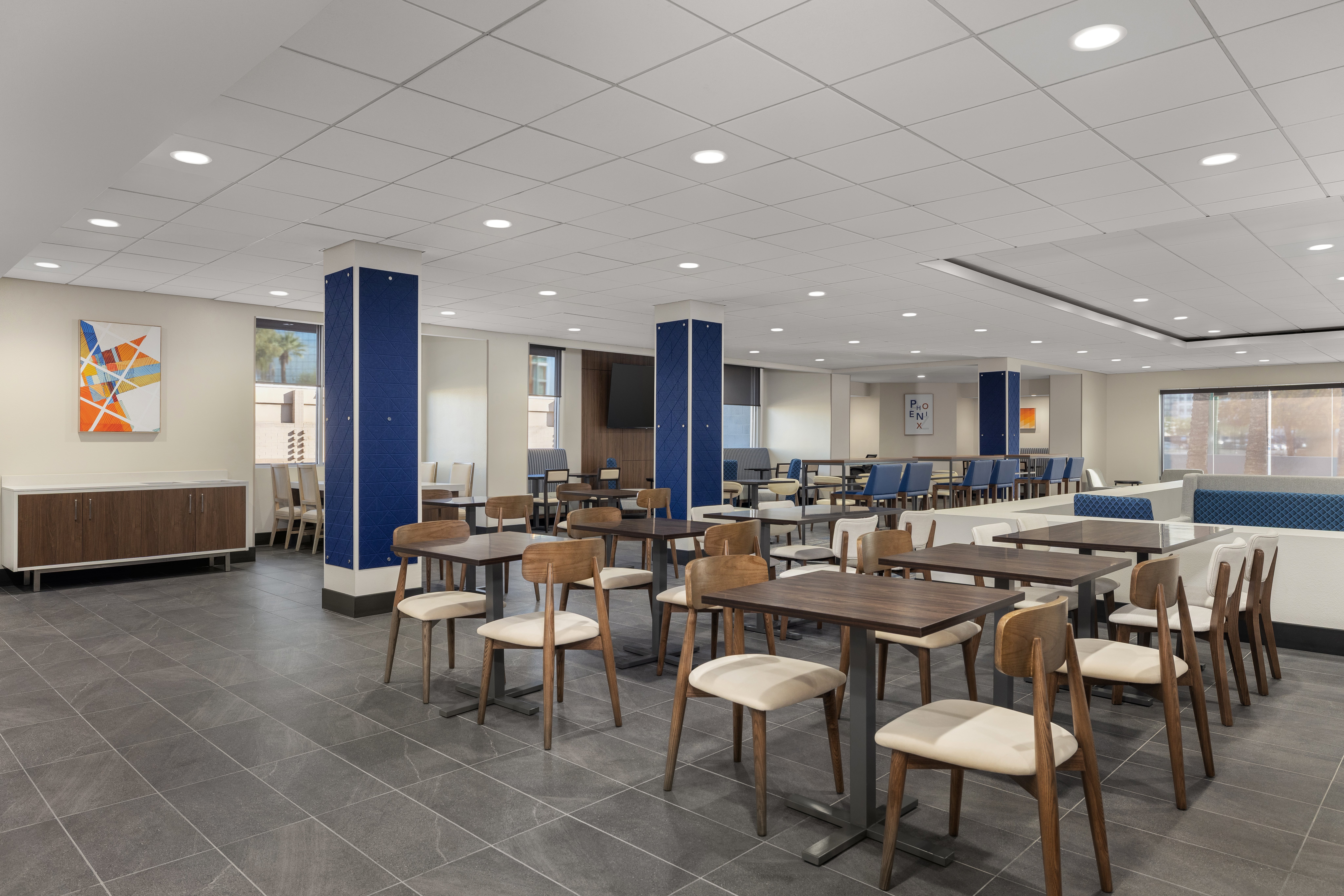 Holiday Inn Express & Suites Phoenix - Midtown 33/54