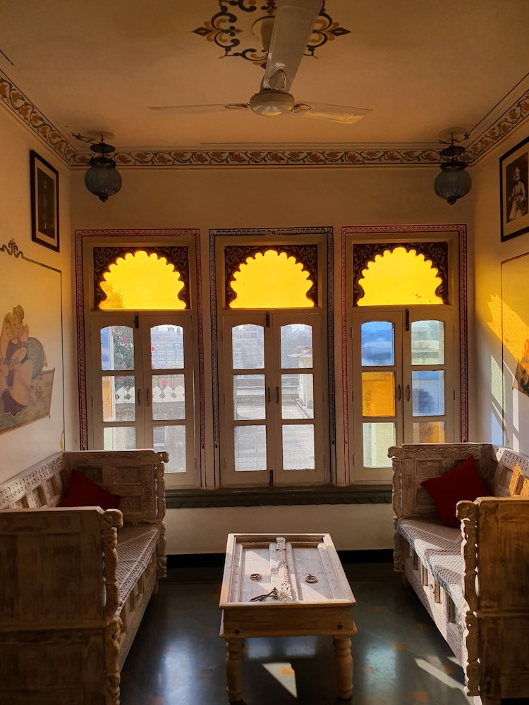 Mewar Haveli 38/57