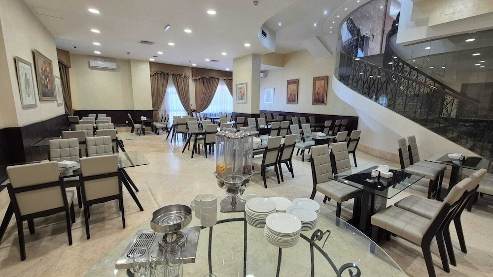 LE VENDOME HOTEL 34/47