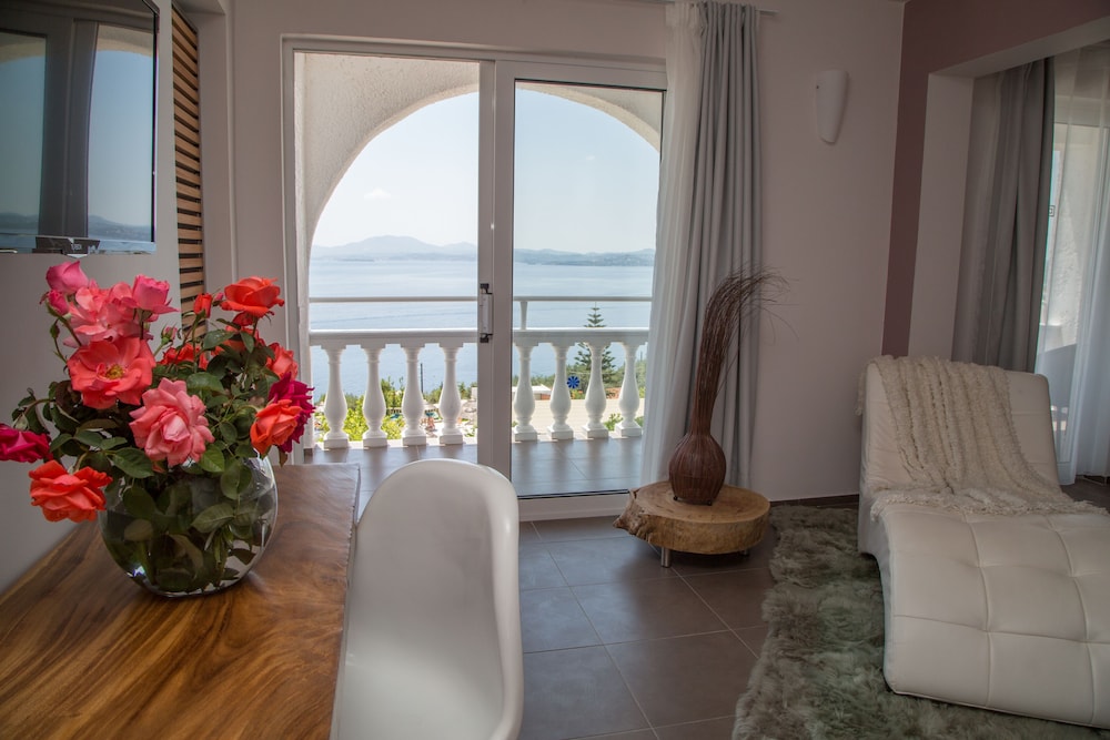 Pantokrator Hotel 24/50