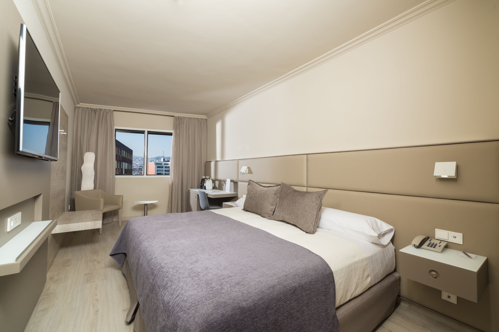 DELUXE, DOUBLE BED