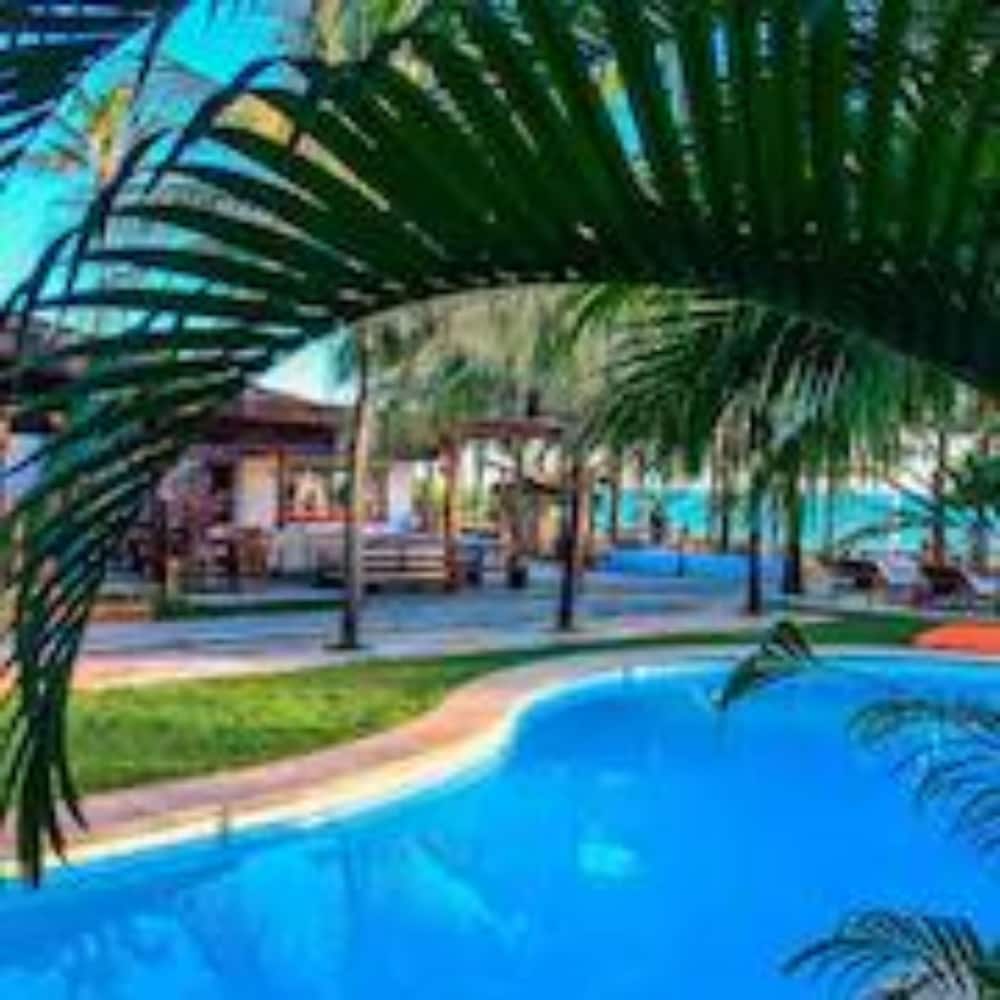 Duro Beach Hotel 4/37