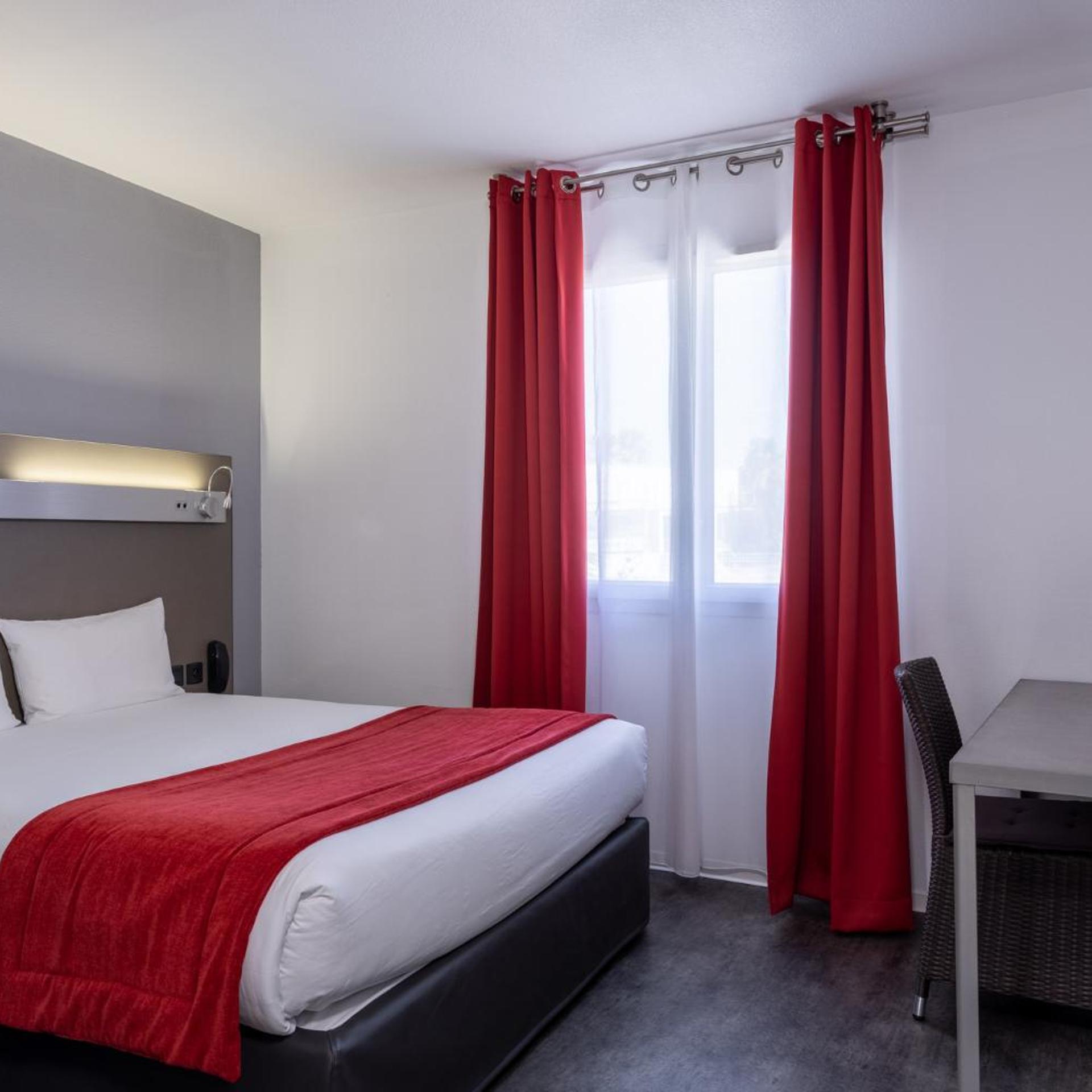غرفة قياسية بسرير مزدوج، Hotel Les Domes - Perpignan Sud by Hosteletour 3/10