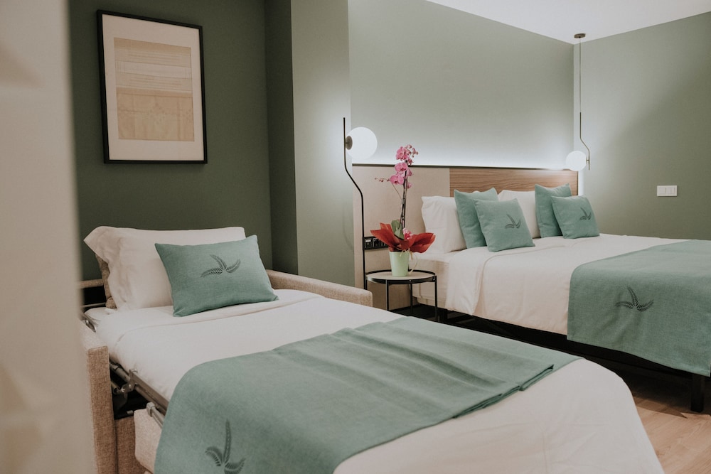ROOM, TRIPLE