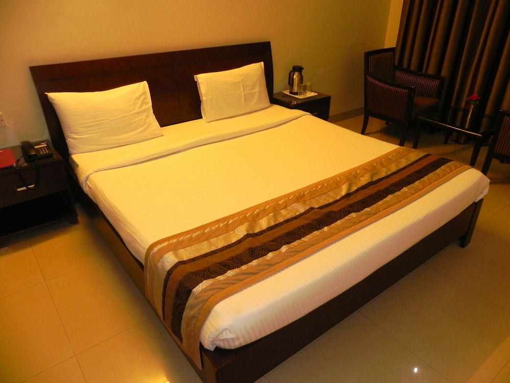 Hotel Reeva Suites 6/25