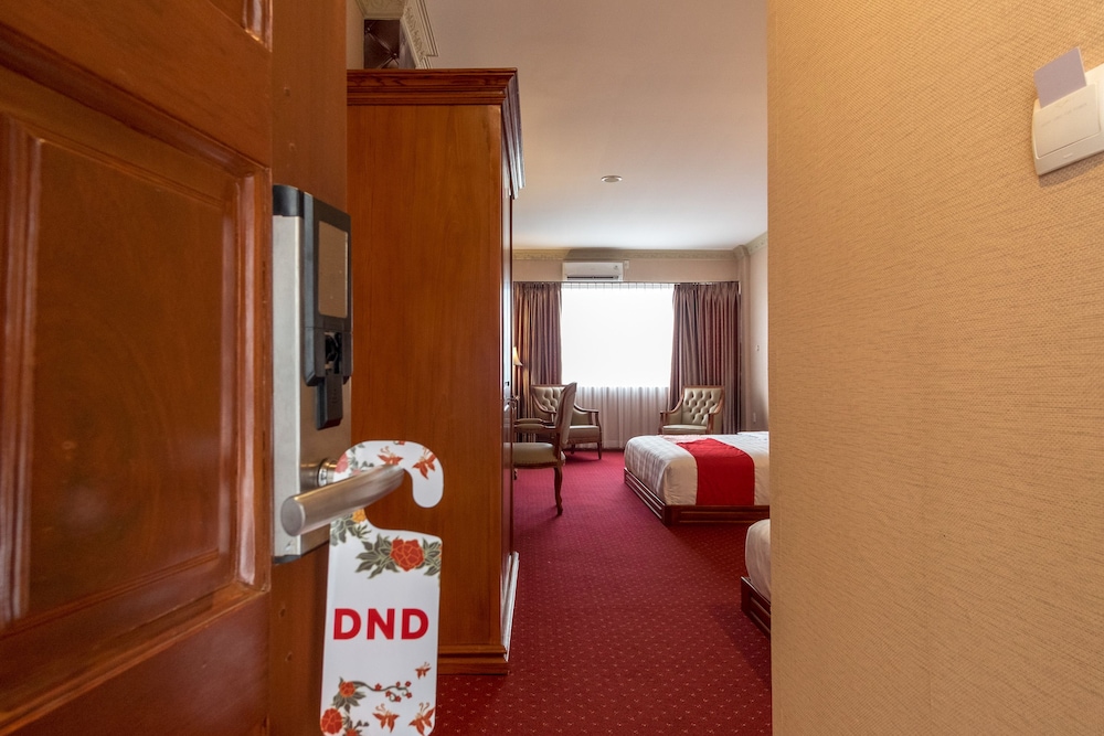 Super OYO Capital O 293 Mutiara Hijau Suites Syariah 35/45
