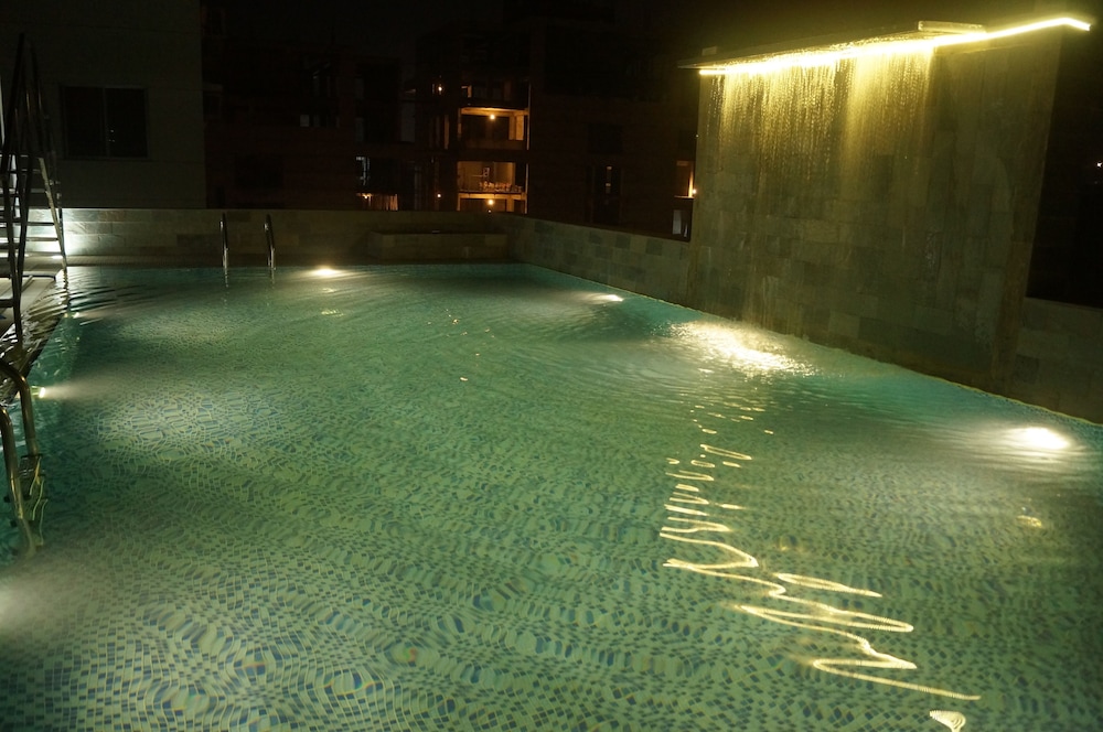 COVENTINA LAKE SUITES 63/65