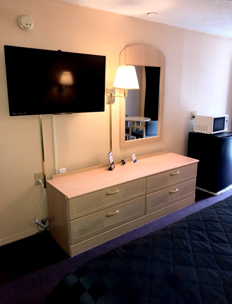 Rodeway Inn Findlay University Area 26/43