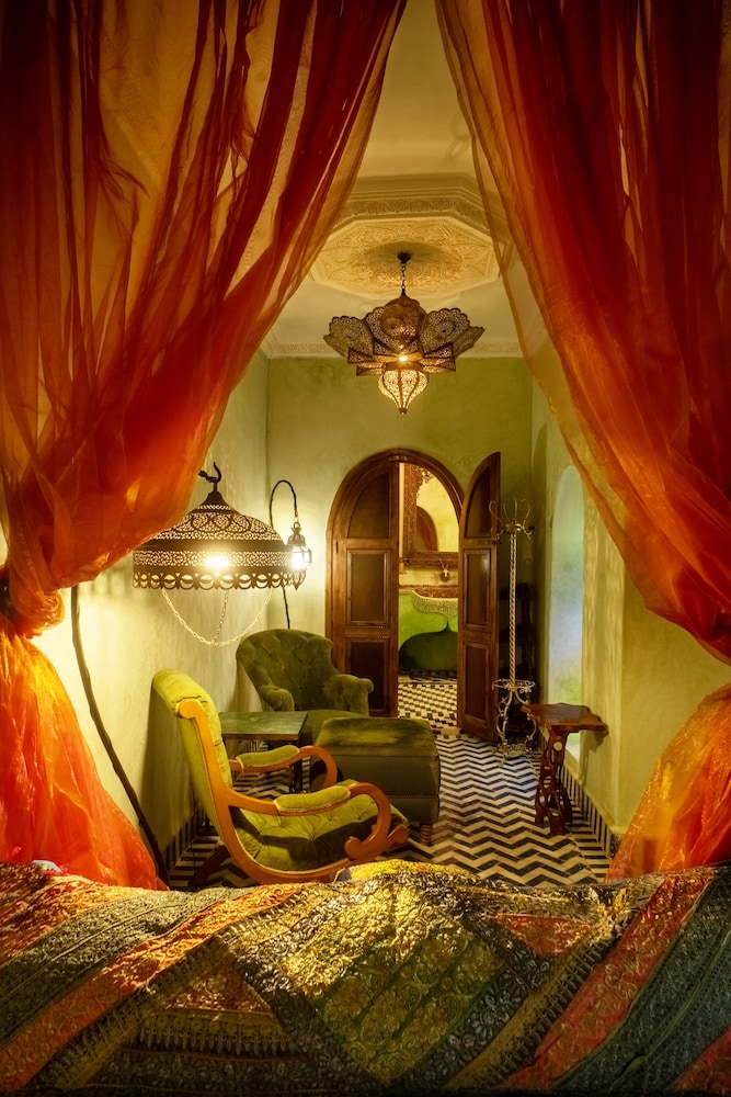 Riad Oulaya 46/50
