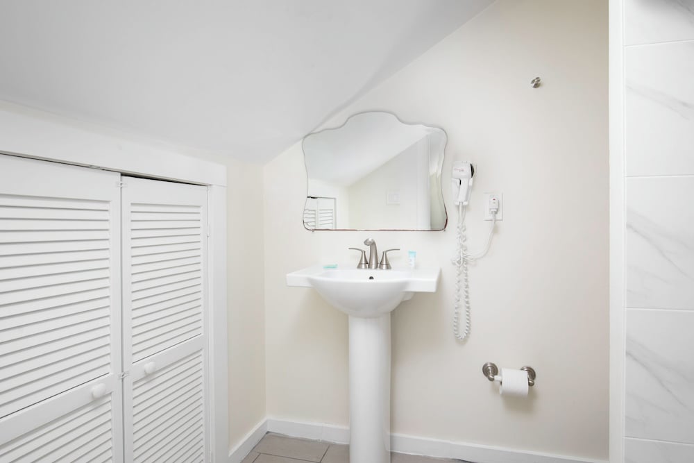 The Southernmost Inn - Adult Only 60/60