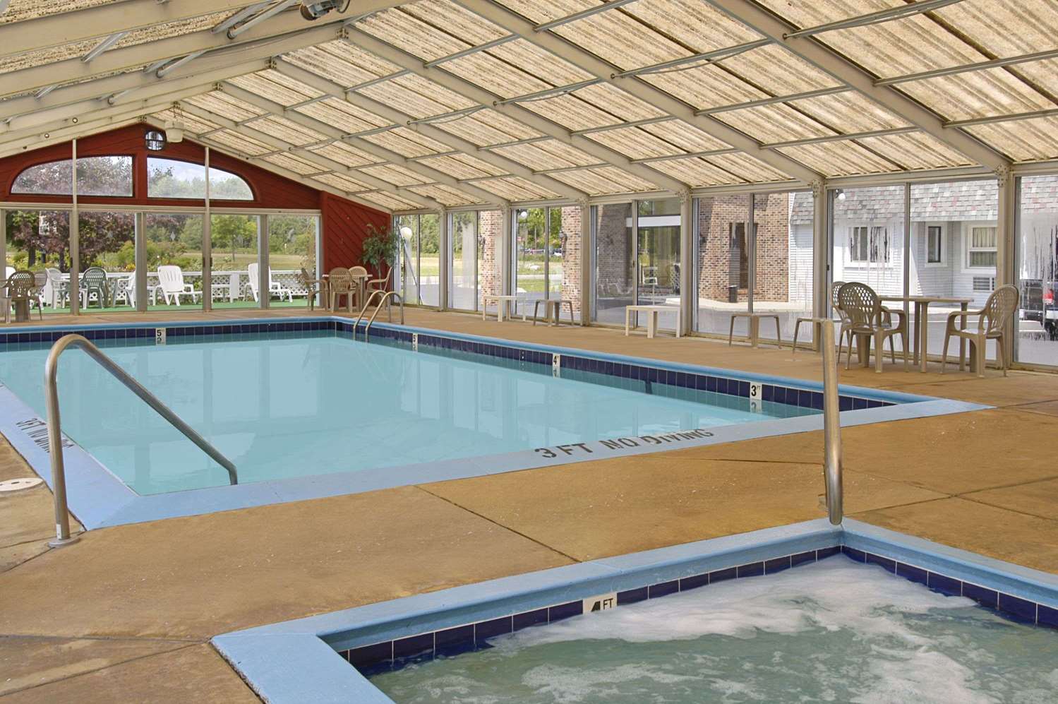 Days Inn By Wyndham Mackinaw City - Lakeview 20/28