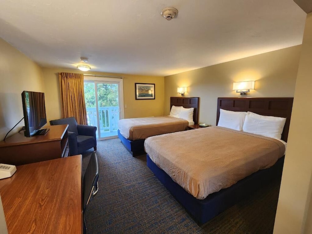 Hyannis Travel Inn 14/45