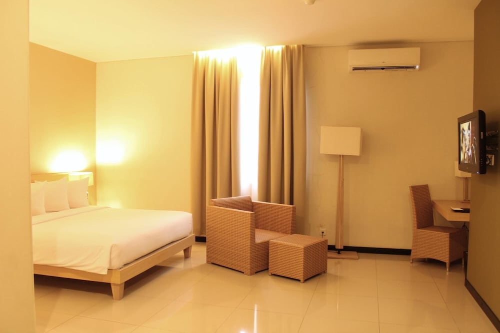 Santika Bengkulu 12/38