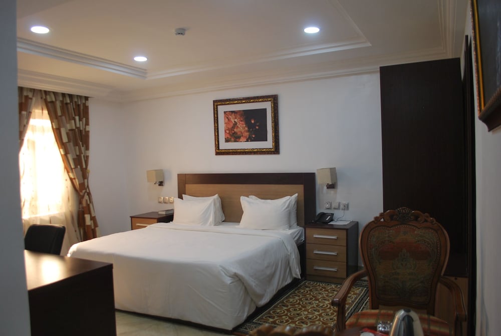 Immaculate Platinum Luxury Resorts 4/32