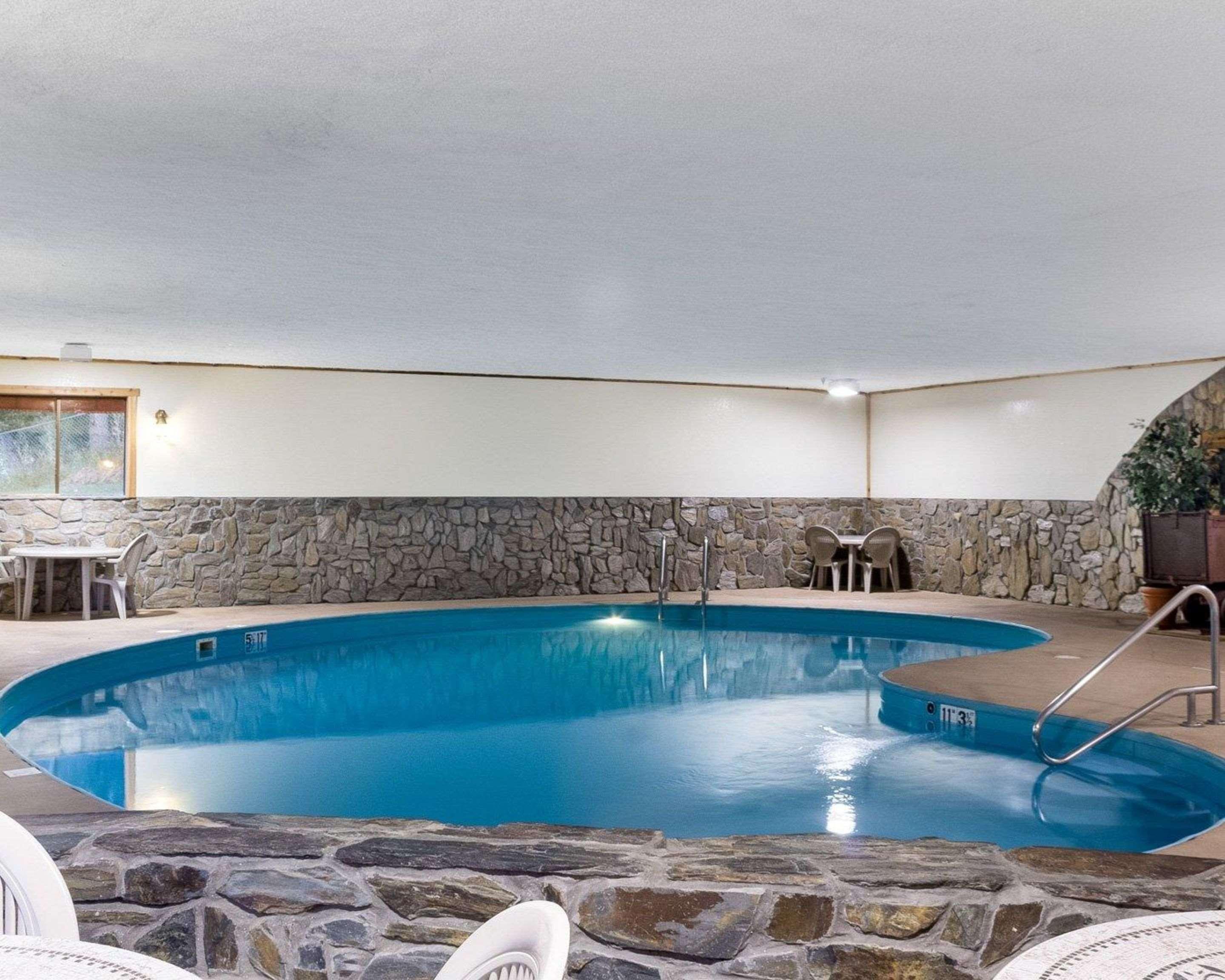Royal Inn Keystone (ex Econo Lodge Near Mt. Rushmore Memorial) 12/20