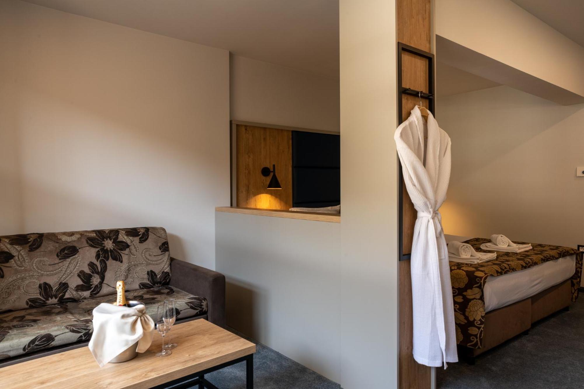 Deluxe, Triple, Velingrad Grand Hotel 3/3